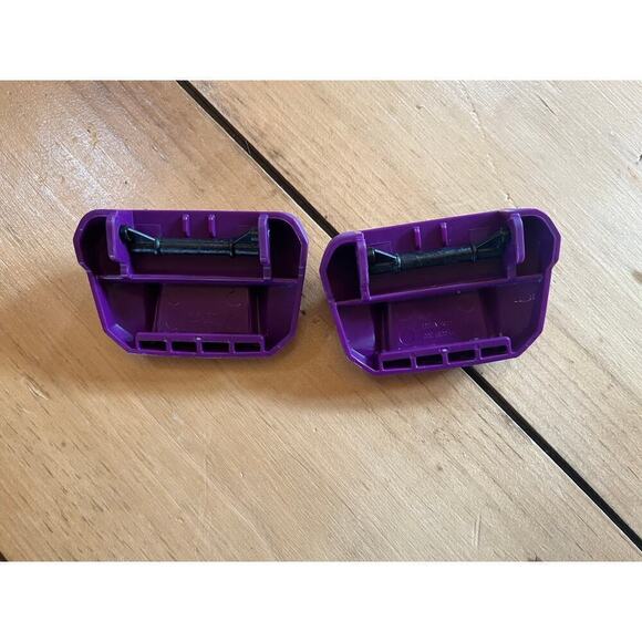 Bissell PowerForce PowerBrush Pet Carpet Cleaner Model 2910 Latches - Picture 2 of 3